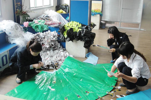 集团员工利用业谑奔渲谱骰繁７装